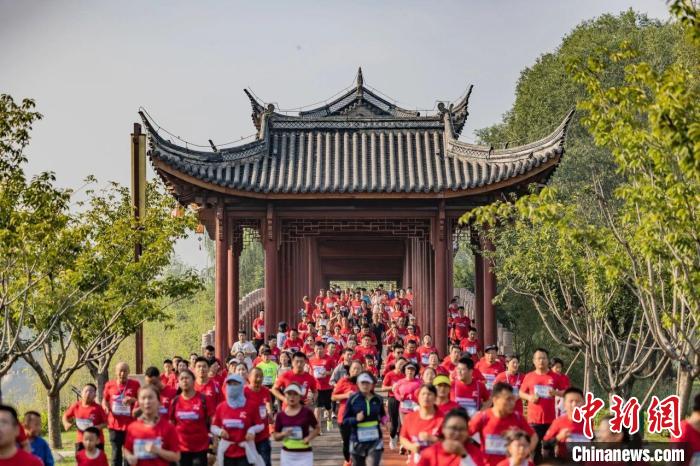 万名跑者将参与2024长治环漳泽湖马拉松：设全程