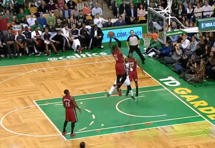 詹姆斯：生涯最佳高光时刻为追帽伊格达拉锁定