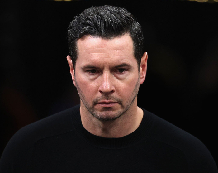 雷迪克怒斥球员引冲突 湖人首节换人频繁战术调