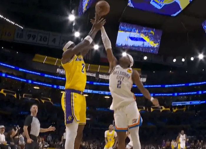 雷迪克怒斥球员引冲突 湖人首节换人频繁战术调