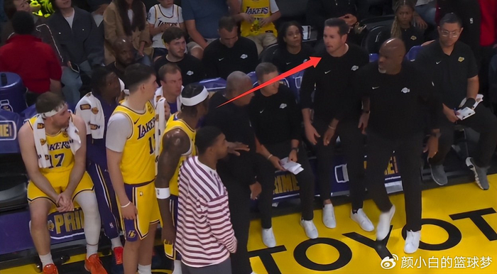 雷迪克怒斥球员引冲突 湖人首节换人频繁战术调