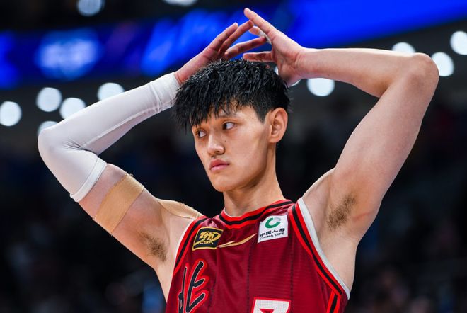 曾凡博80天后复出迎战吉林 为季后赛蓄力